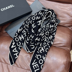 Chanel ~ 【140顶级双面丝绒披肩】 香家logo与字母的完美碰撞设计 底部还有隐隐约约的双C小Logo 完美 Chanel ~ 【140顶级双面丝绒披肩】 香家logo与字母的完美碰撞设计 底部还有隐隐约约的双C小Logo 完美