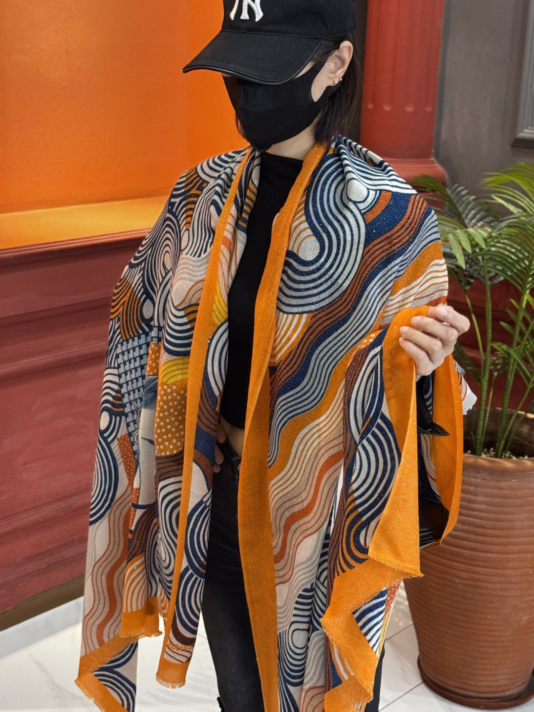 上新🌟 会发光发亮的围巾 💄💋新款客银丝+💖羊绒面料长巾 😘美翻了[流泪]H家【骏马披挂长巾】御用殿堂级别‼️新款专柜在