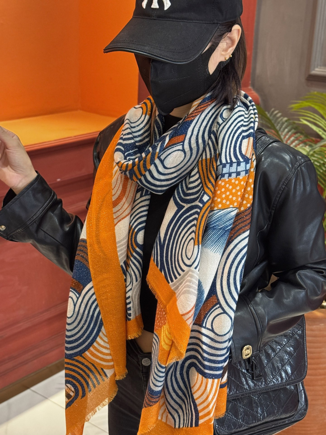 上新🌟 会发光发亮的围巾 💄💋新款客银丝+💖羊绒面料长巾 😘美翻了[流泪]H家【骏马披挂长巾】御用殿堂级别‼️新款专柜在