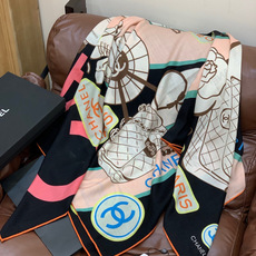 高级成衣系列~Chanel 【140双面同色丝绒披肩】 此系列谱写一曲自由轻灵的赞歌 本系列作品创新演绎品牌的风格符号 高级成衣系列~Chanel 【140双面同色丝绒披肩】 此系列谱写一曲自由轻灵的赞歌 本系列作品创新演绎品牌的风格符号