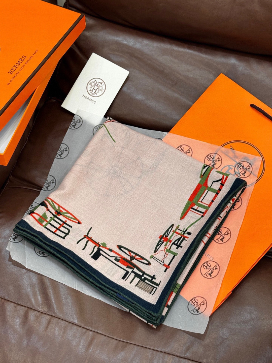 ✨✨HERMES 牛逼爆款 双面同色【马术的错综交叠140】【绝对顶级品质】💣超值回馈🎀绝对会尖叫的专柜品质😈💎此款是H ✨✨HERMES 牛逼爆款 双面同色【马术的错综交叠140】【绝对顶级品质】💣超值回馈🎀绝对会尖叫的专柜品质😈💎此款是H
