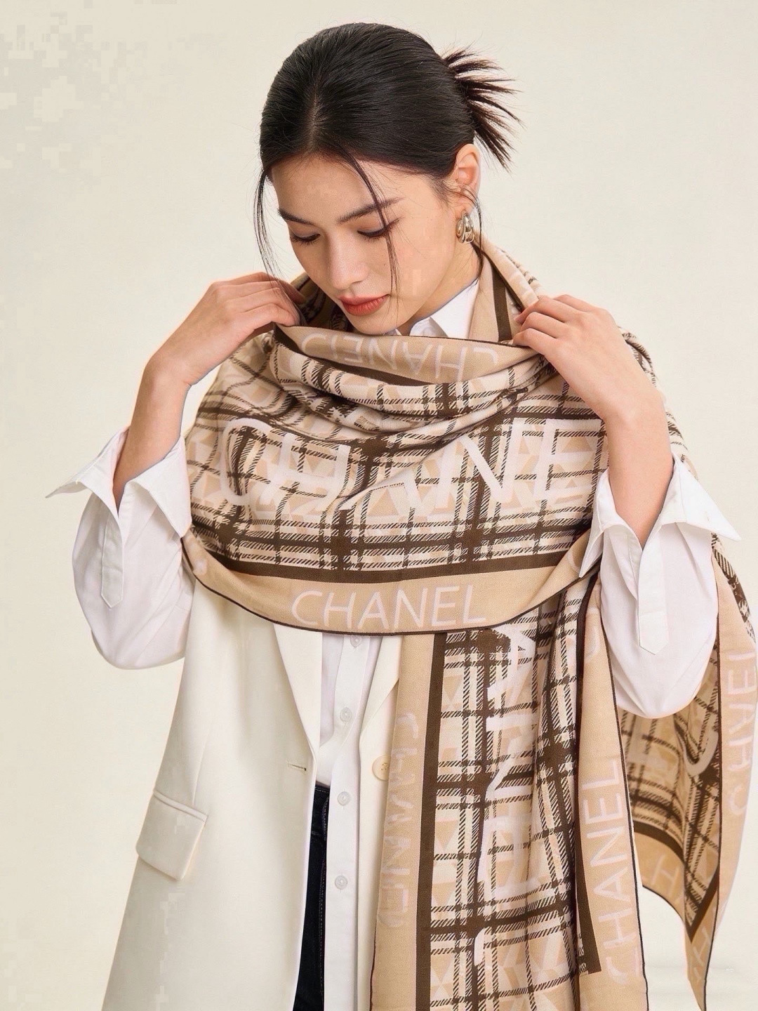 😘新款 💖🌟【康鹏街31号】羊绒方巾‼️抢‼️VIP推荐 ‼️👍下手一定要快【高端 大爱❤️女人尤物 货极少 四季都可以 😘新款 💖🌟【康鹏街31号】羊绒方巾‼️抢‼️VIP推荐 ‼️👍下手一定要快【高端 大爱❤️女人尤物 货极少 四季都可以