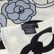 香奈儿上新❤️ 【Chanel】 经典茶花优雅Coco风,Chanel最新丝绒大方巾~气质到骨子里,香奶奶新一季的面料 香奈儿上新❤️ 【Chanel】 经典茶花优雅Coco风,Chanel最新丝绒大方巾~气质到骨子里,香奶奶新一季的面料