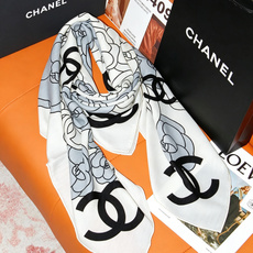 香奈儿上新❤️ 【Chanel】 经典茶花优雅Coco风,Chanel最新丝绒大方巾~气质到骨子里,香奶奶新一季的面料 香奈儿上新❤️ 【Chanel】 经典茶花优雅Coco风,Chanel最新丝绒大方巾~气质到骨子里,香奶奶新一季的面料