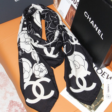 香奈儿上新❤️ 【Chanel】 经典茶花优雅Coco风,Chanel最新丝绒大方巾~气质到骨子里,香奶奶新一季的面料 香奈儿上新❤️ 【Chanel】 经典茶花优雅Coco风,Chanel最新丝绒大方巾~气质到骨子里,香奶奶新一季的面料