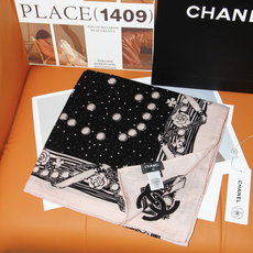 【▪️CHANEL新款 双面同色丝绒方巾】 温柔而娴静,珍珠优雅气质!柔软顺滑的感觉真的舒服到心都化了!Chanel经典 【▪️CHANEL新款 双面同色丝绒方巾】 温柔而娴静,珍珠优雅气质!柔软顺滑的感觉真的舒服到心都化了!Chanel经典