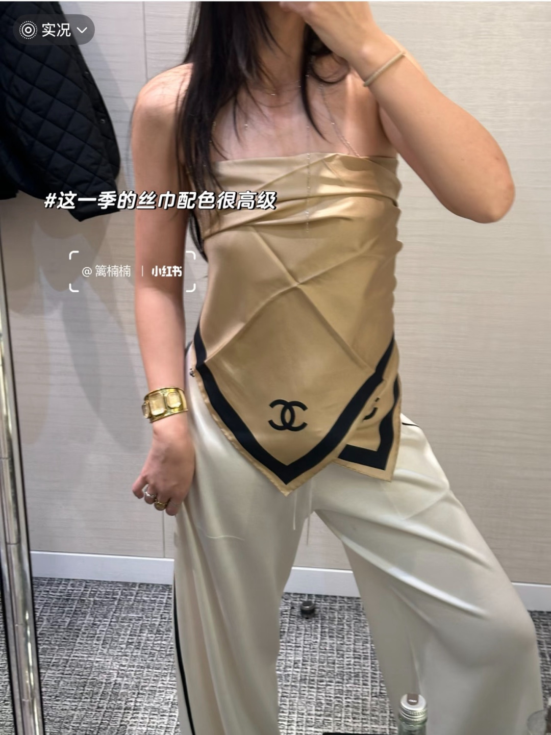 2026春夏 方形围巾 真丝斜纹布 摩卡与黑 马修•布拉齐将自己的首个系列作品构思为一场与嘉柏丽尔•香奈儿跨越时空的对话