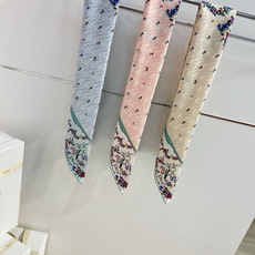 Dioramour 印花方巾 90 厘米蓝色桑蚕丝斜纹面料多色 Revolution Flowers 图案 Revolu Dioramour 印花方巾 90 厘米蓝色桑蚕丝斜纹面料多色 Revolution Flowers 图案 Revolu