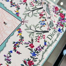 Dioramour 印花方巾 90 厘米蓝色桑蚕丝斜纹面料多色 Revolution Flowers 图案 Revolu Dioramour 印花方巾 90 厘米蓝色桑蚕丝斜纹面料多色 Revolution Flowers 图案 Revolu