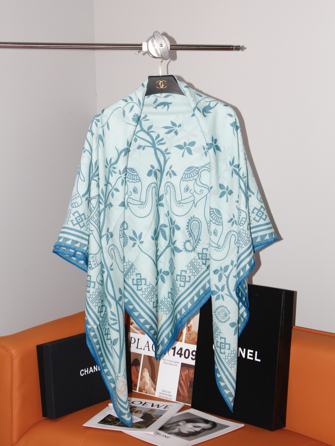 2026秋冬新品 Chanel  140披肩 30%真丝70%羊绒 马修.布拉齐将自己的首个系列作品构思为一场与嘉柏丽尔