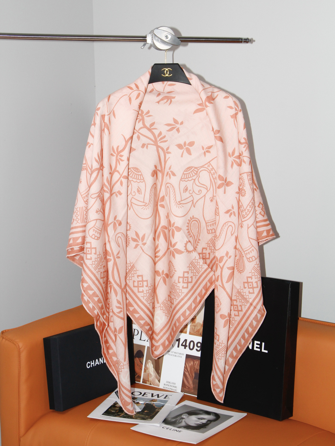 2026秋冬新品 Chanel  140披肩 30%真丝70%羊绒 马修.布拉齐将自己的首个系列作品构思为一场与嘉柏丽尔
