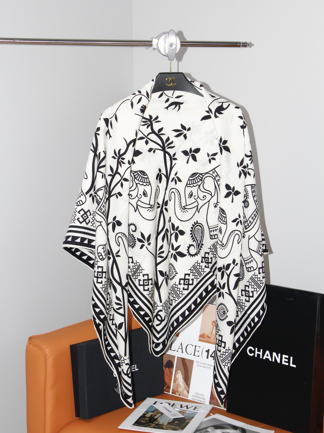 2026秋冬新品 Chanel  140披肩 30%真丝70%羊绒 马修.布拉齐将自己的首个系列作品构思为一场与嘉柏丽尔