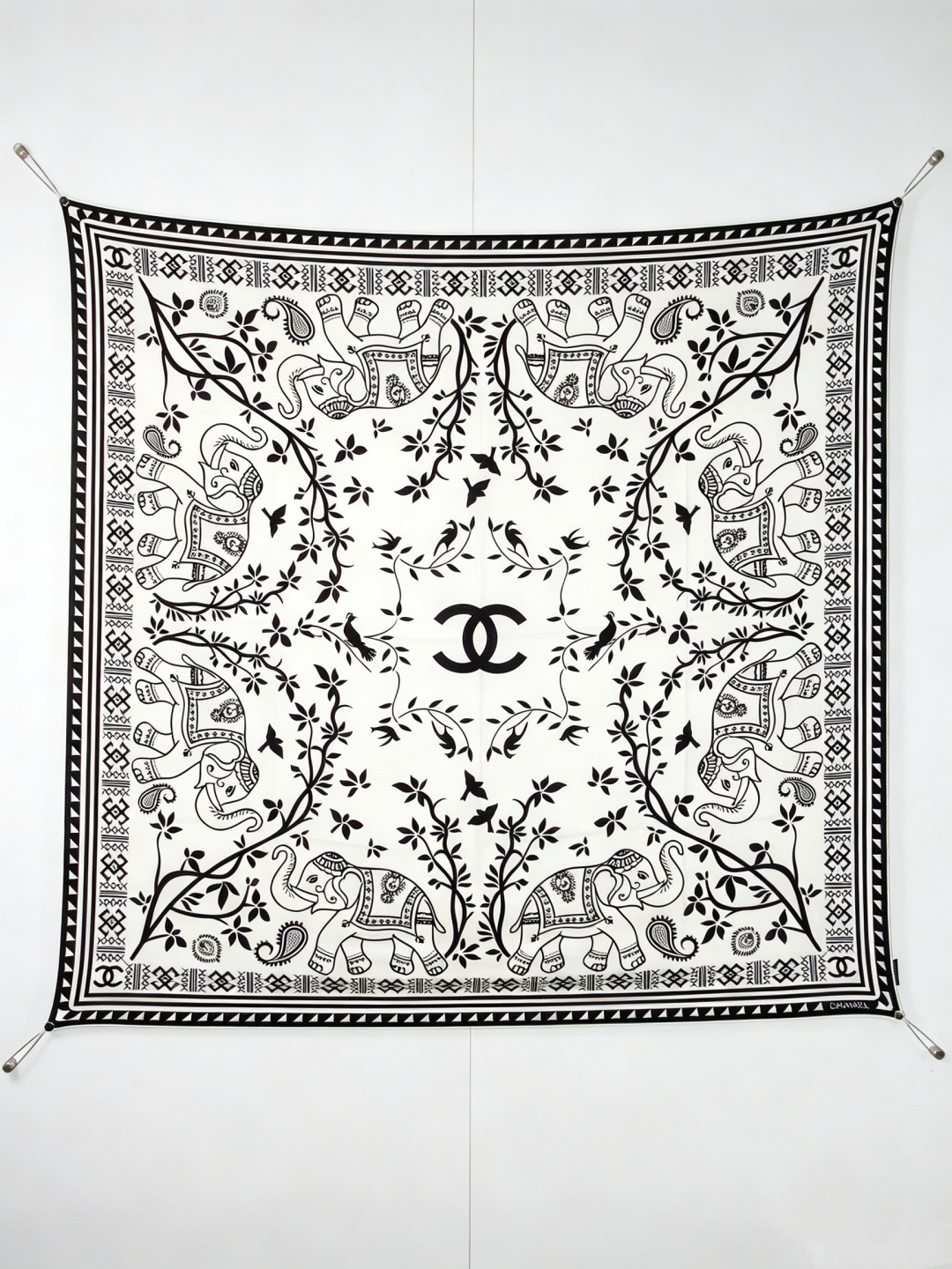 2026秋冬新品 Chanel  140披肩 30%真丝70%羊绒 马修.布拉齐将自己的首个系列作品构思为一场与嘉柏丽尔
