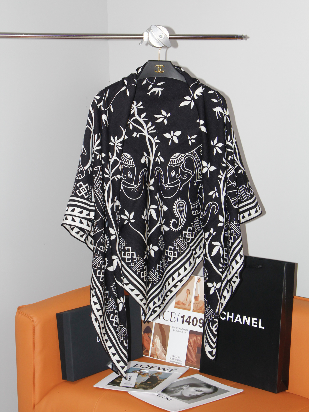 2026秋冬新品 Chanel  140披肩 30%真丝70%羊绒 马修.布拉齐将自己的首个系列作品构思为一场与嘉柏丽尔