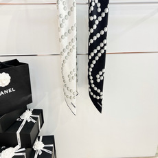 Chanel 90丝巾 新品 18mm顶级真丝双面同色印花 经典的包包鞋子饰品设计 永远是香家最不可错过的时尚单品 高级 Chanel 90丝巾 新品 18mm顶级真丝双面同色印花 经典的包包鞋子饰品设计 永远是香家最不可错过的时尚单品 高级