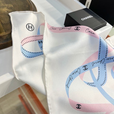 Chanel 26c~ 【18mm顶级双面真丝印花丝巾】 设计元素主要丝带、品牌logo 非常经典的设计、不挑人, 超显 Chanel 26c~ 【18mm顶级双面真丝印花丝巾】 设计元素主要丝带、品牌logo 非常经典的设计、不挑人, 超显