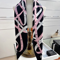 Chanel 26c~ 【18mm顶级双面真丝印花丝巾】 设计元素主要丝带、品牌logo 非常经典的设计、不挑人, 超显 Chanel 26c~ 【18mm顶级双面真丝印花丝巾】 设计元素主要丝带、品牌logo 非常经典的设计、不挑人, 超显