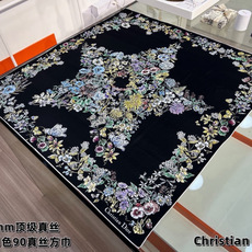 Dior 90双面18mm真丝印花方巾 这款方巾以 Dior Star 图案呈现 Dior 的幸运星,通过该系列的精美花 Dior 90双面18mm真丝印花方巾 这款方巾以 Dior Star 图案呈现 Dior 的幸运星,通过该系列的精美花