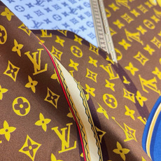 LV X TM MONOGRAM MULTICOLOR COLLECTOR SQUARE 90方巾 路易威登携手日本艺术 LV X TM MONOGRAM MULTICOLOR COLLECTOR SQUARE 90方巾 路易威登携手日本艺术