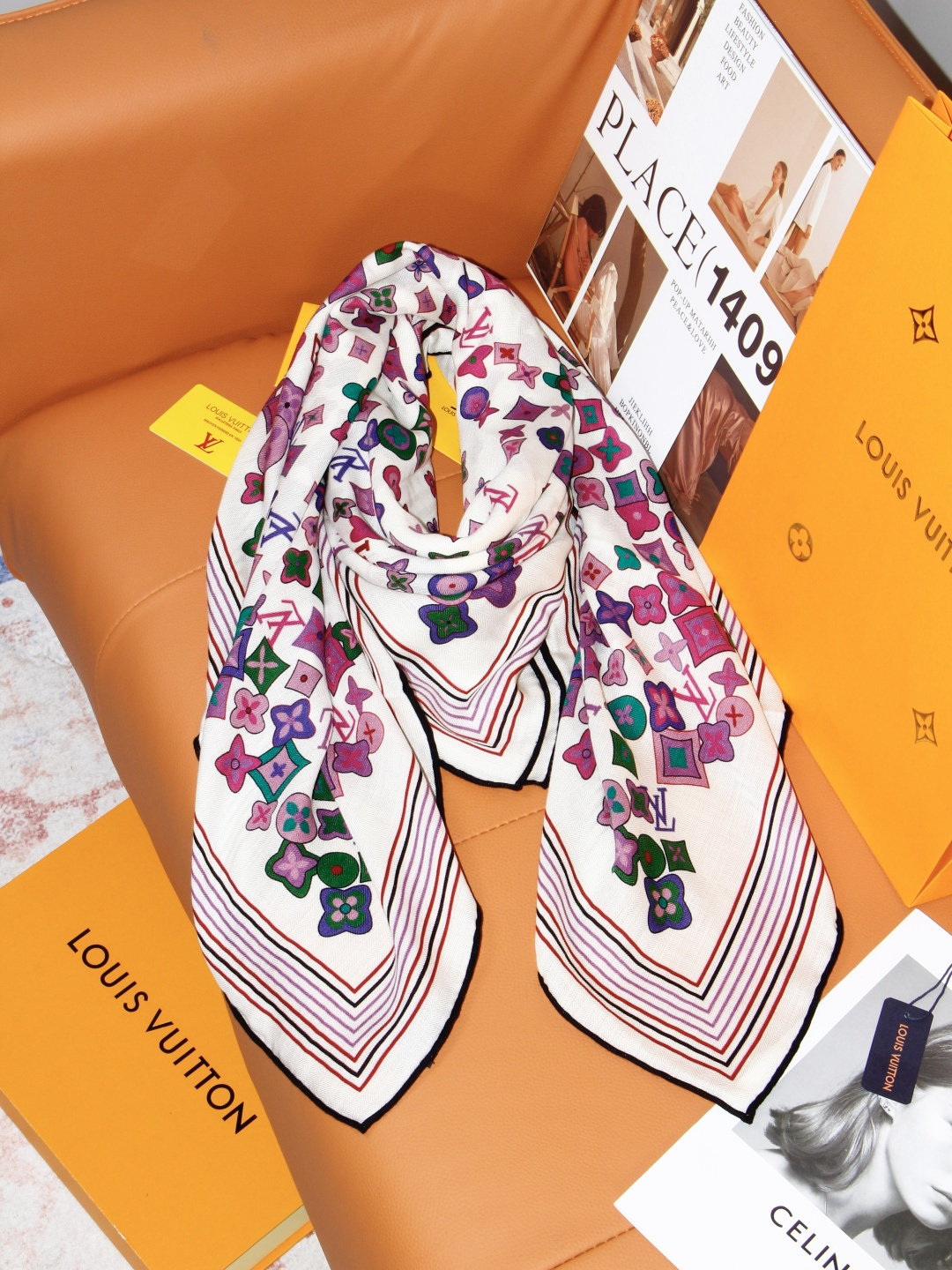LV x TM 140披肩 【140顶级丝绒双面同色披肩】 本款L Multicolor披肩出自路易威登与知名日本艺术家