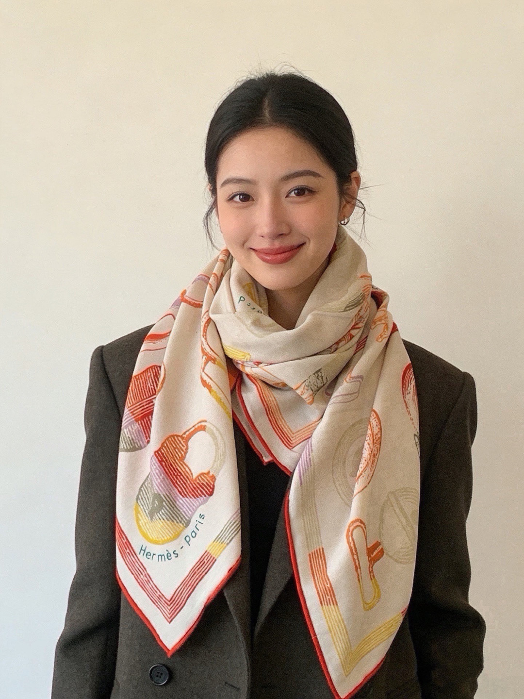 爱马仕(Hermes)【💗】 | “马具故事的诗意回顾”140披肩  【上新❤️】 永远秉承高品质 手工卷边羊绒和真丝混