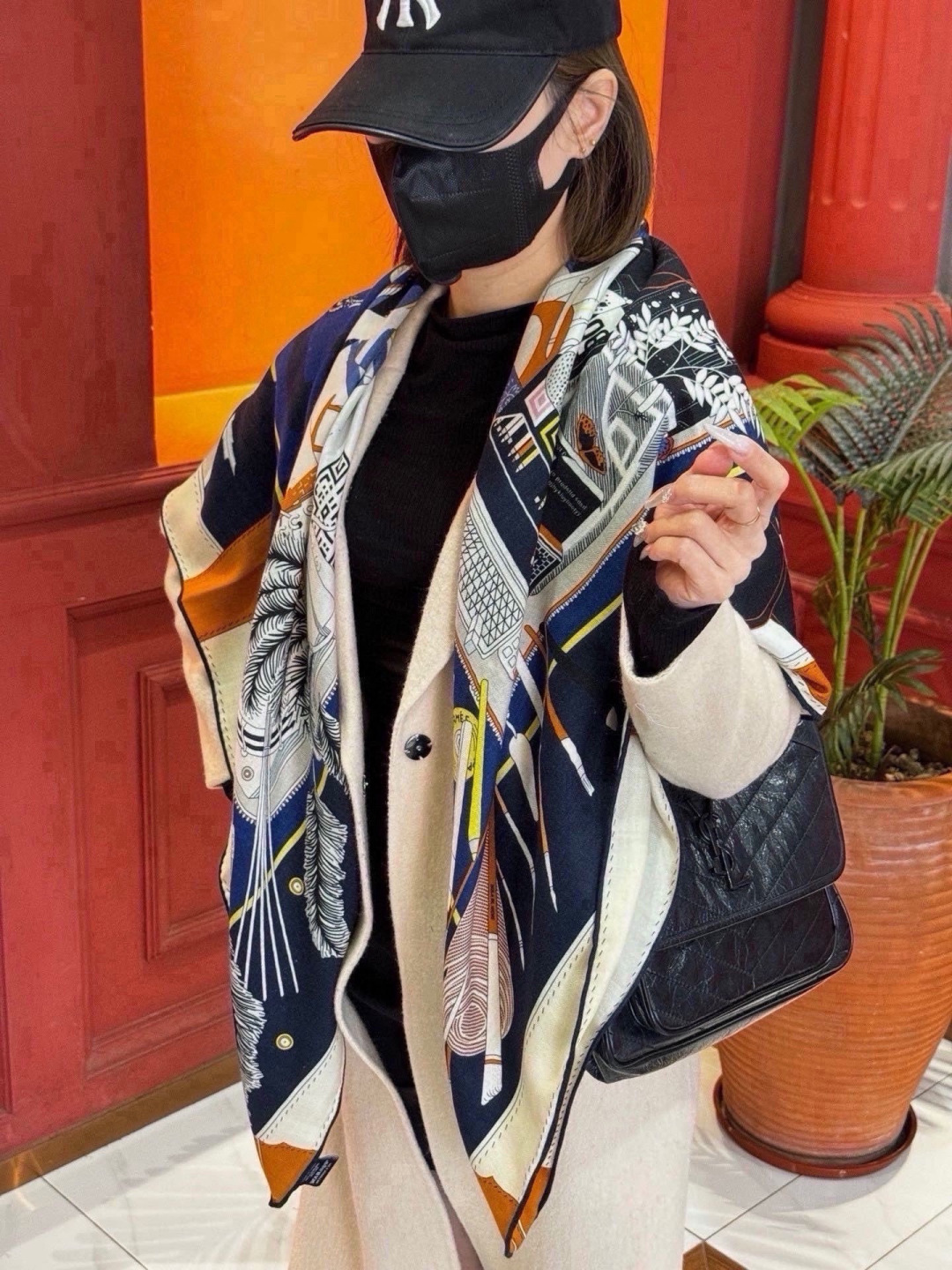 上新❤️。【手提行李】  上新中~ 这款“手提行李”的款式花色也还是比较经典的颜色色也很秋冬。 创作渊源 从委内瑞拉、墨