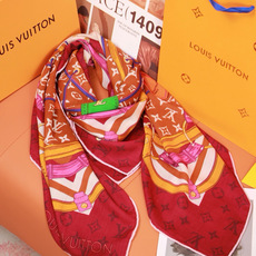 LV x TM 140披肩 【140顶级丝绒双面同色披肩】 本款L Multicolor披肩出自路易威登与知名日本艺术家 LV x TM 140披肩 【140顶级丝绒双面同色披肩】 本款L Multicolor披肩出自路易威登与知名日本艺术家