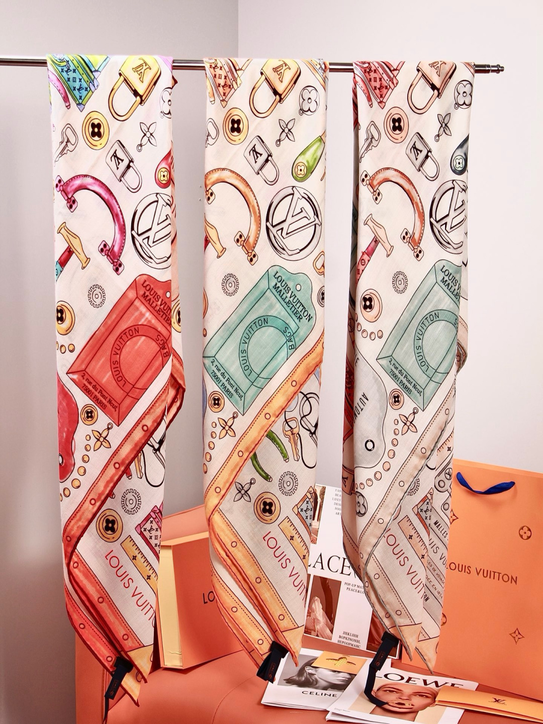 LV x TM 140披肩 【140顶级丝绒双面同色披肩】 本款L Multicolor披肩出自路易威登与知名日本艺术家