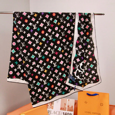 LV x TM 140披肩 【140顶级丝绒双面同色披肩】 本款L Multicolor披肩出自路易威登与知名日本艺术家 LV x TM 140披肩 【140顶级丝绒双面同色披肩】 本款L Multicolor披肩出自路易威登与知名日本艺术家
