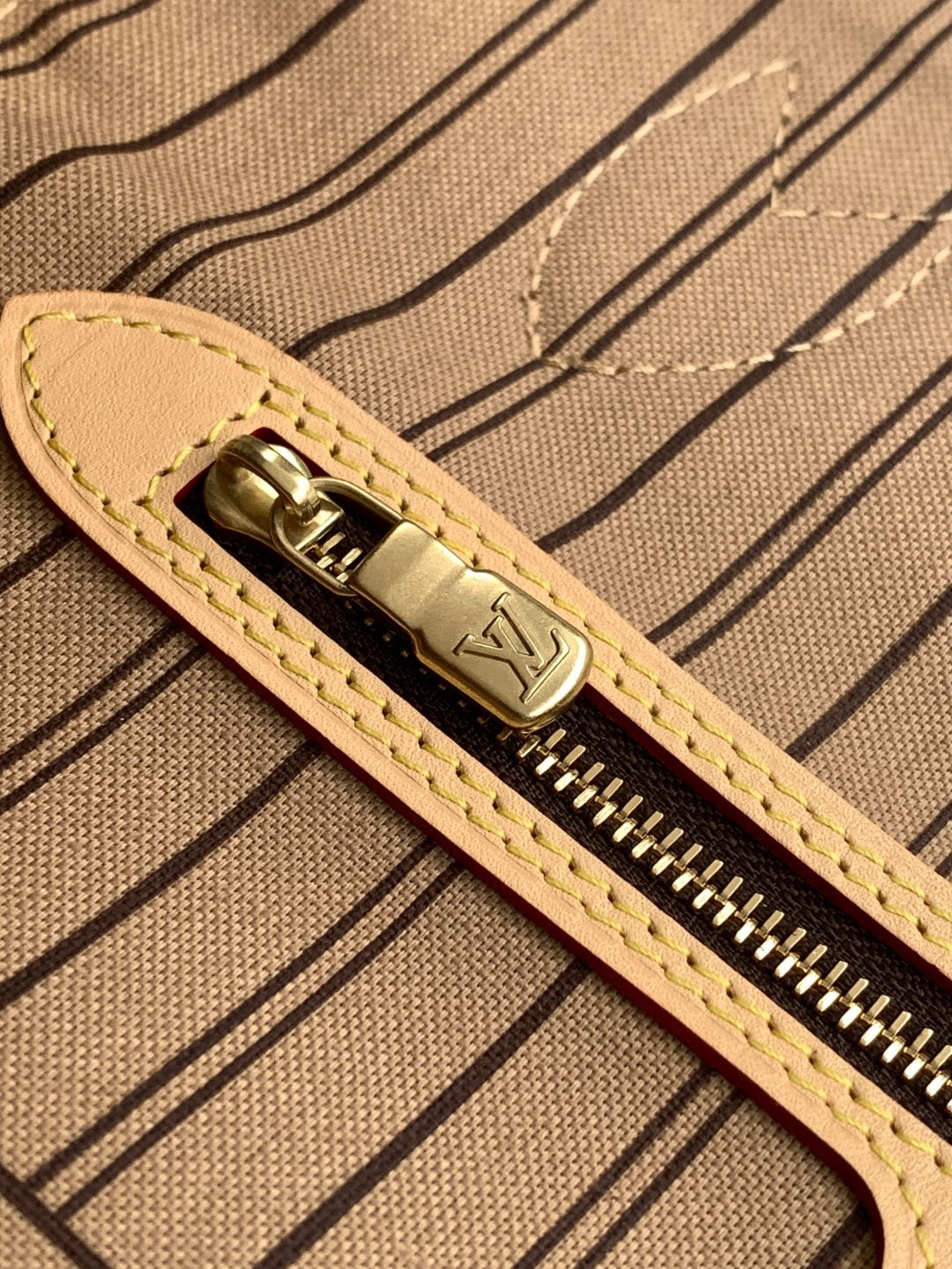 特级全钢进口皮料（M40990 M46978老花杏 ）细节图 