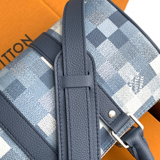 M28600 【全钢五金MB 】本款 Keepall Bandoulière 25 手袋采用 Damoflage 涂层帆 M28600 【全钢五金MB 】本款 Keepall Bandoulière 25 手袋采用 Damoflage 涂层帆