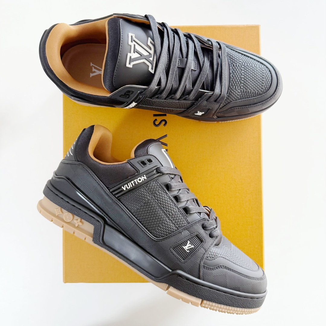 Louis Vuitton LV Trainer 纯黑压印 大货