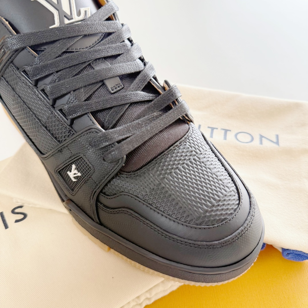 Louis Vuitton LV Trainer 纯黑压印 大货