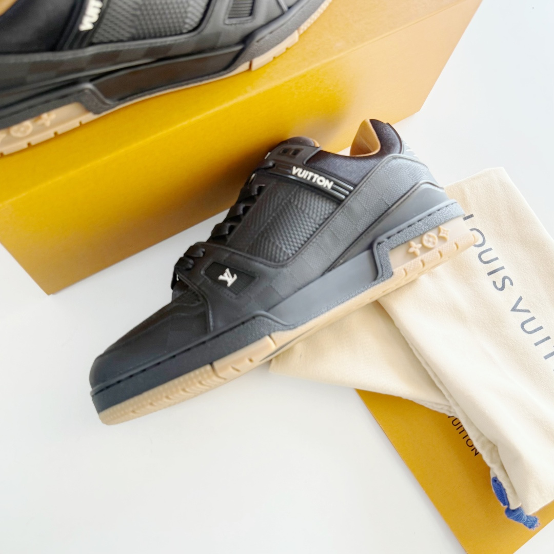 Louis Vuitton LV Trainer 纯黑压印 大货