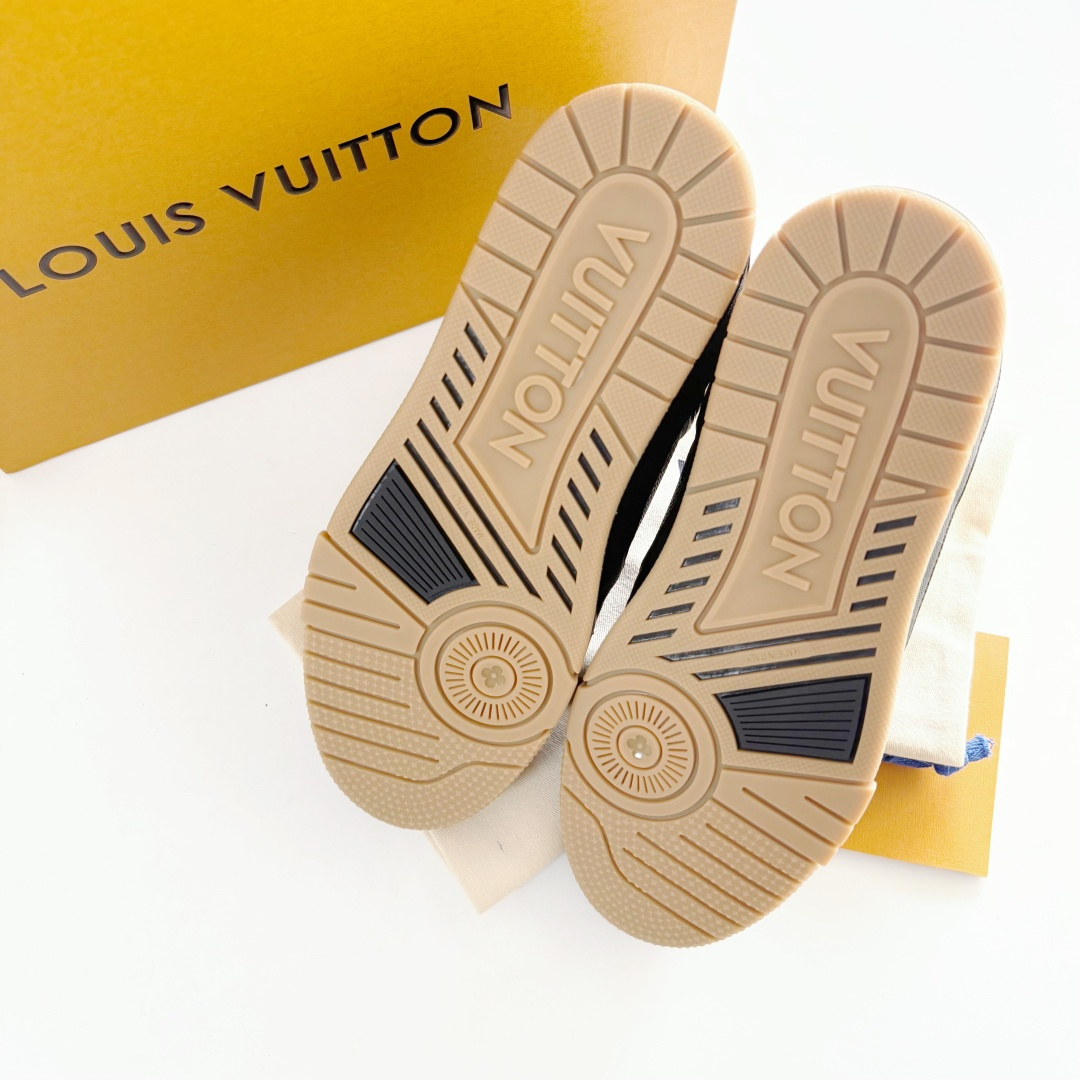 Louis Vuitton LV Trainer 纯黑压印 大货
