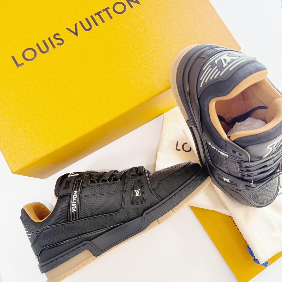 Louis Vuitton LV Trainer 纯黑压印 大货