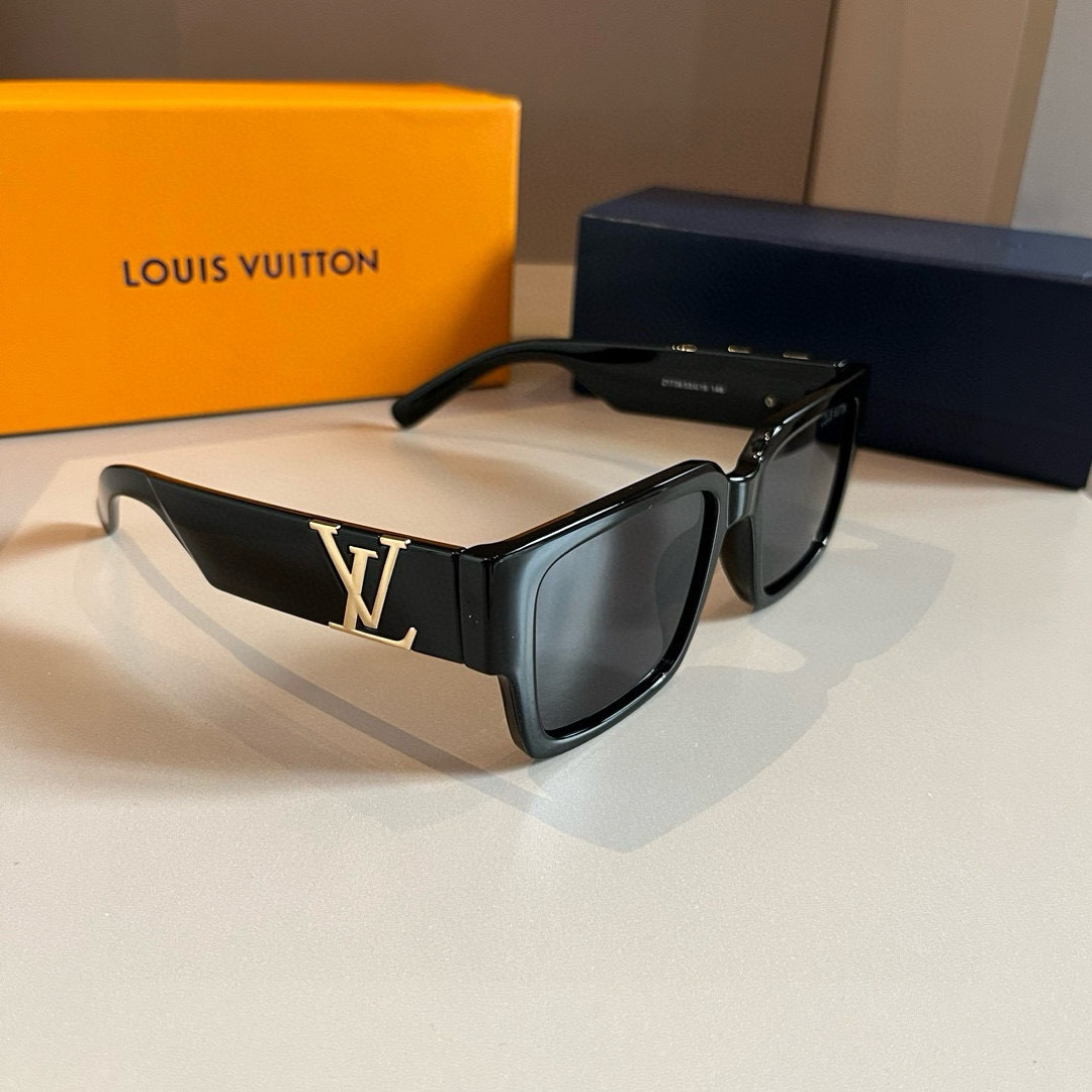 NO:362565,LV sunglasses Men's sunglasses Women's sunglasses are beautiful and look super atmospheric on the face, making the face look small, the small print will not feel like a rustic nouveau riche, both men and women can wear it, very fashionable #LV sunglasses sunglasses, glasses, louis vuitton19860909LV墨镜 男款墨镜女款墨镜好看上脸超大气显脸小,小满印不会有土气暴发户的感觉,男女都能带,很时髦 #LV墨镜眼镜墨镜太阳镜,眼镜,louis vuitton,glasses