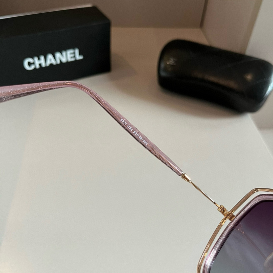 💰125¥
CHANEL香奈儿太阳镜🕶️众多明星同款[色]香奈儿‼️‼️新款大框墨镜 ，🌈🌈宝丽来超清太阳镜