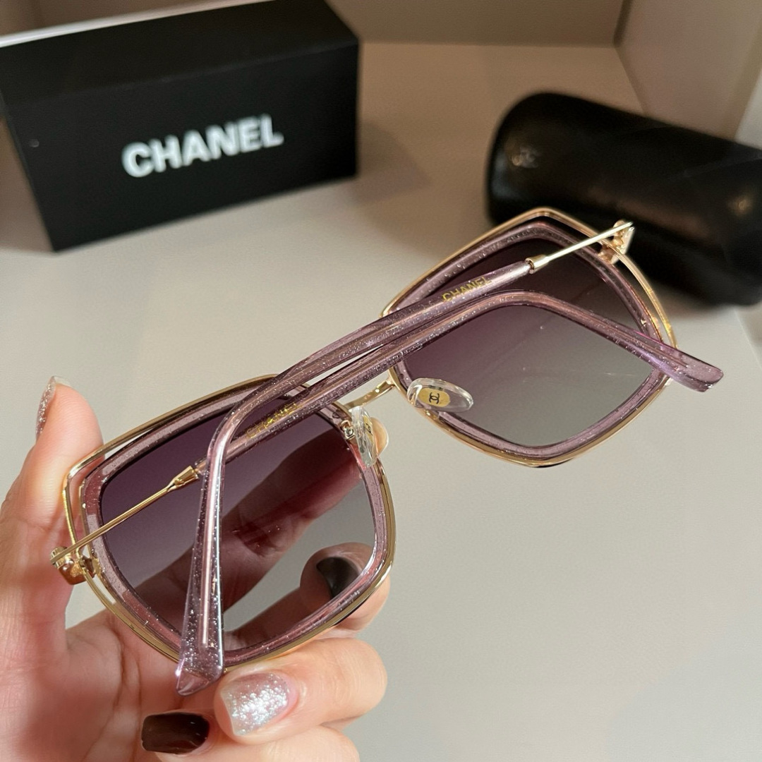 💰125¥
CHANEL香奈儿太阳镜🕶️众多明星同款[色]香奈儿‼️‼️新款大框墨镜 ，🌈🌈宝丽来超清太阳镜