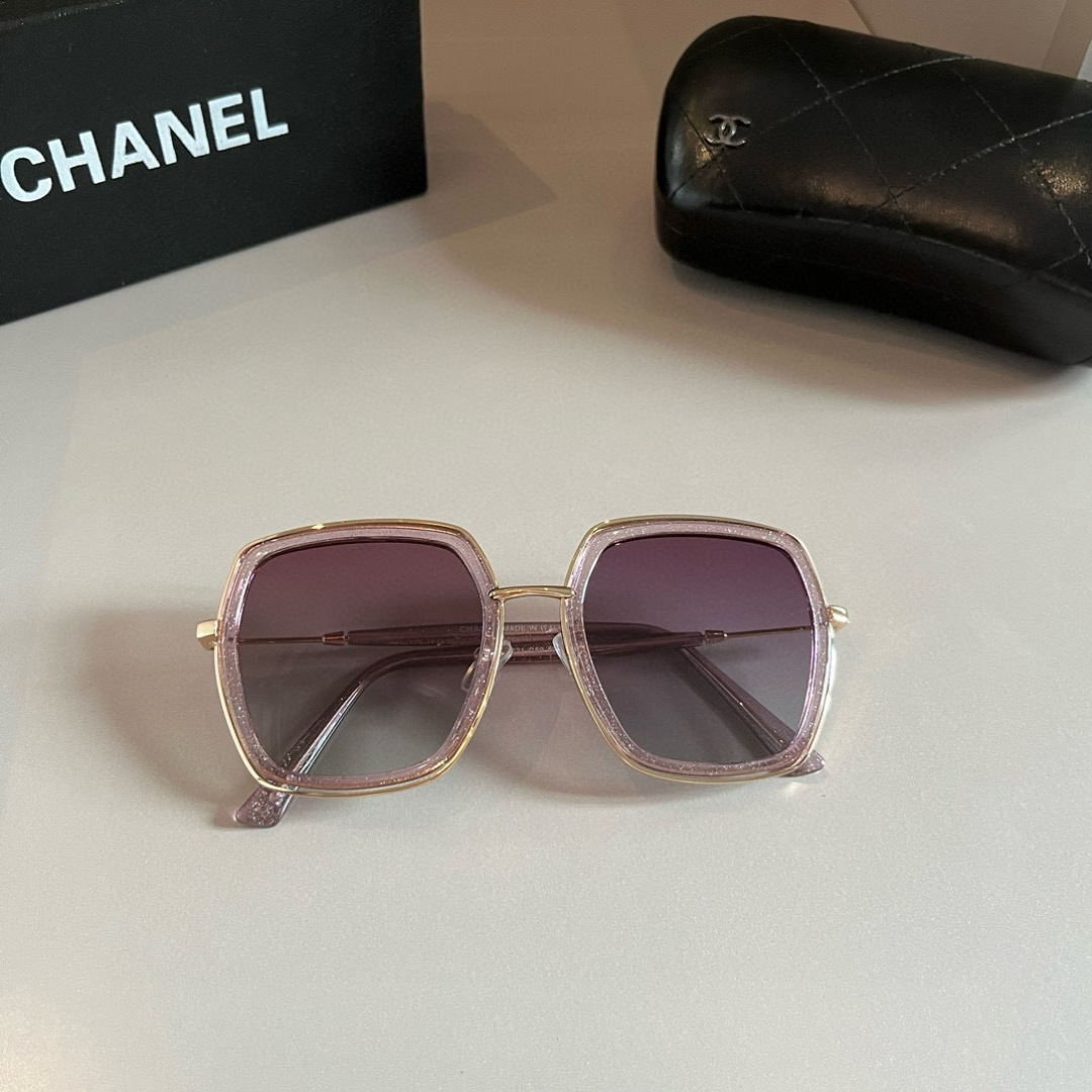 💰125¥
CHANEL香奈儿太阳镜🕶️众多明星同款[色]香奈儿‼️‼️新款大框墨镜 ，🌈🌈宝丽来超清太阳镜