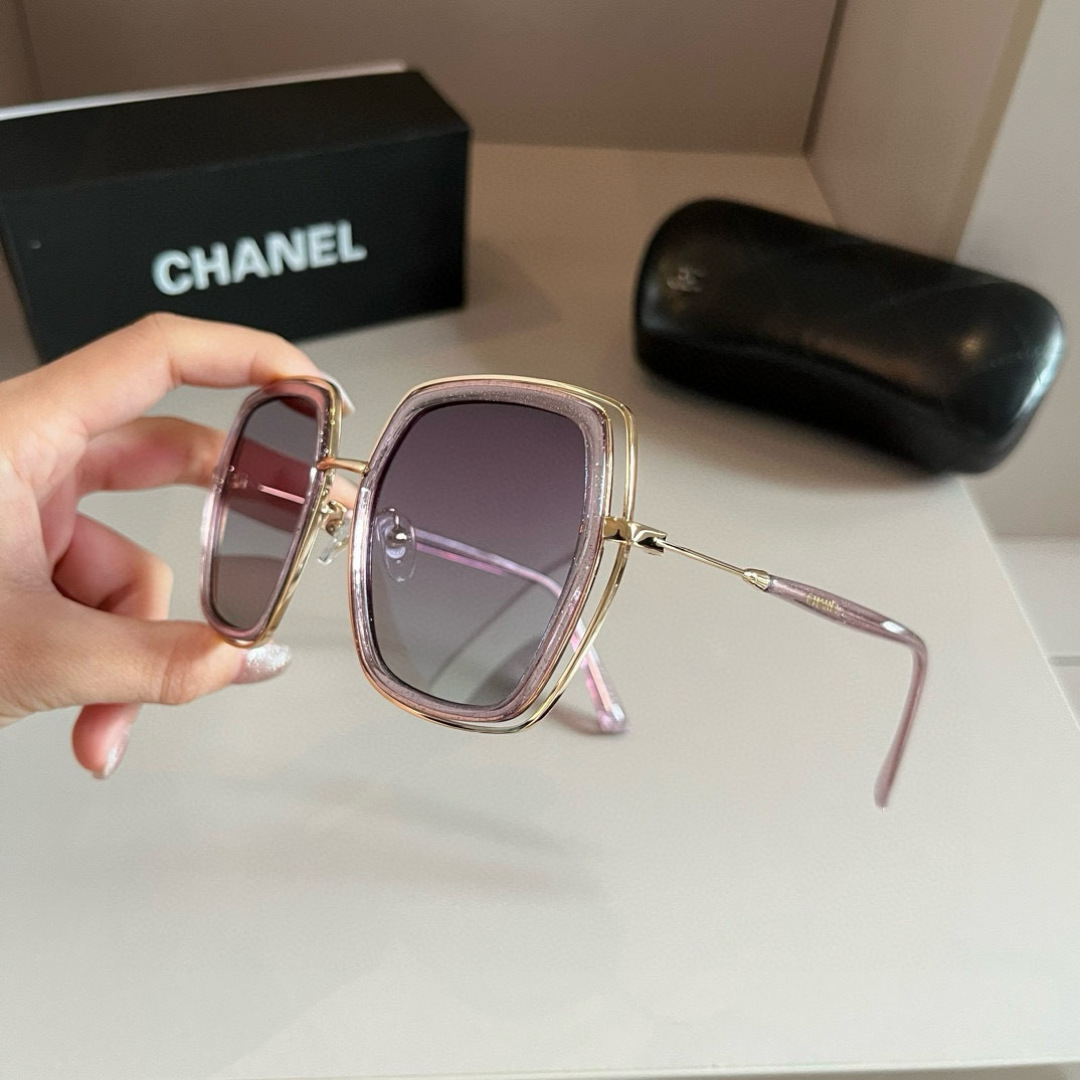 💰125¥
CHANEL香奈儿太阳镜🕶️众多明星同款[色]香奈儿‼️‼️新款大框墨镜 ，🌈🌈宝丽来超清太阳镜