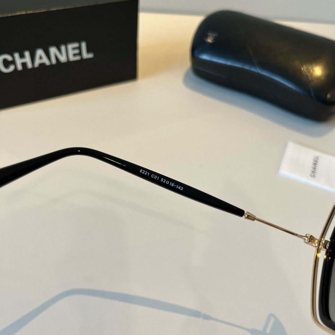 💰125¥
CHANEL香奈儿太阳镜🕶️众多明星同款[色]香奈儿‼️‼️新款大框墨镜 ，🌈🌈宝丽来超清太阳镜