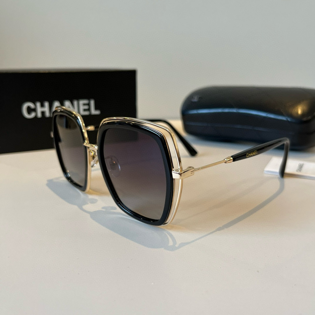 💰125¥
CHANEL香奈儿太阳镜🕶️众多明星同款[色]香奈儿‼️‼️新款大框墨镜 ，🌈🌈宝丽来超清太阳镜