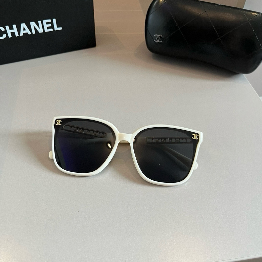 💰120¥
CHANEL🔻2024官方早春新款，众多明星同款[色]香奈儿‼️‼️新款大框墨镜 ，🌈🌈宝丽来超清太阳镜