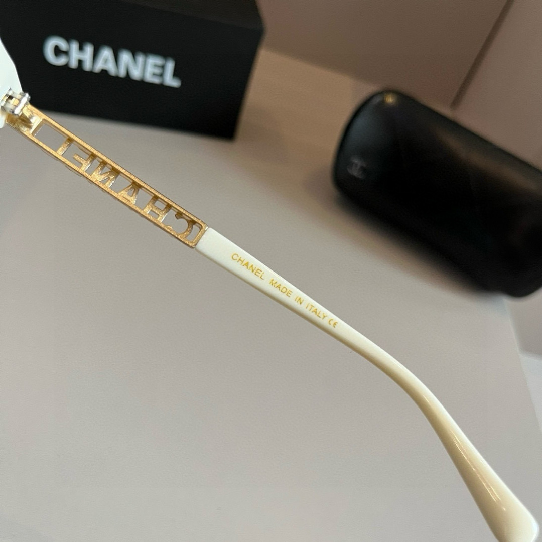 💰120¥
CHANEL🔻2024官方早春新款，众多明星同款[色]香奈儿‼️‼️新款大框墨镜 ，🌈🌈宝丽来超清太阳镜