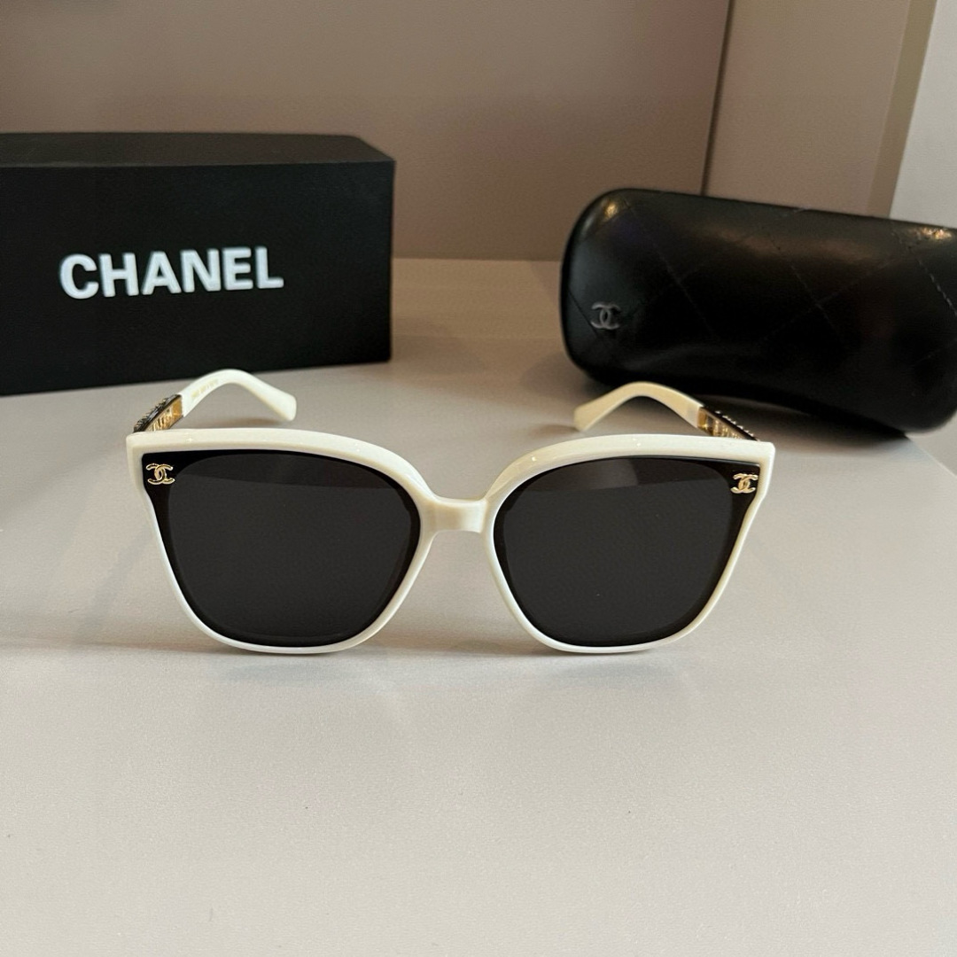 💰120¥
CHANEL🔻2024官方早春新款，众多明星同款[色]香奈儿‼️‼️新款大框墨镜 ，🌈🌈宝丽来超清太阳镜