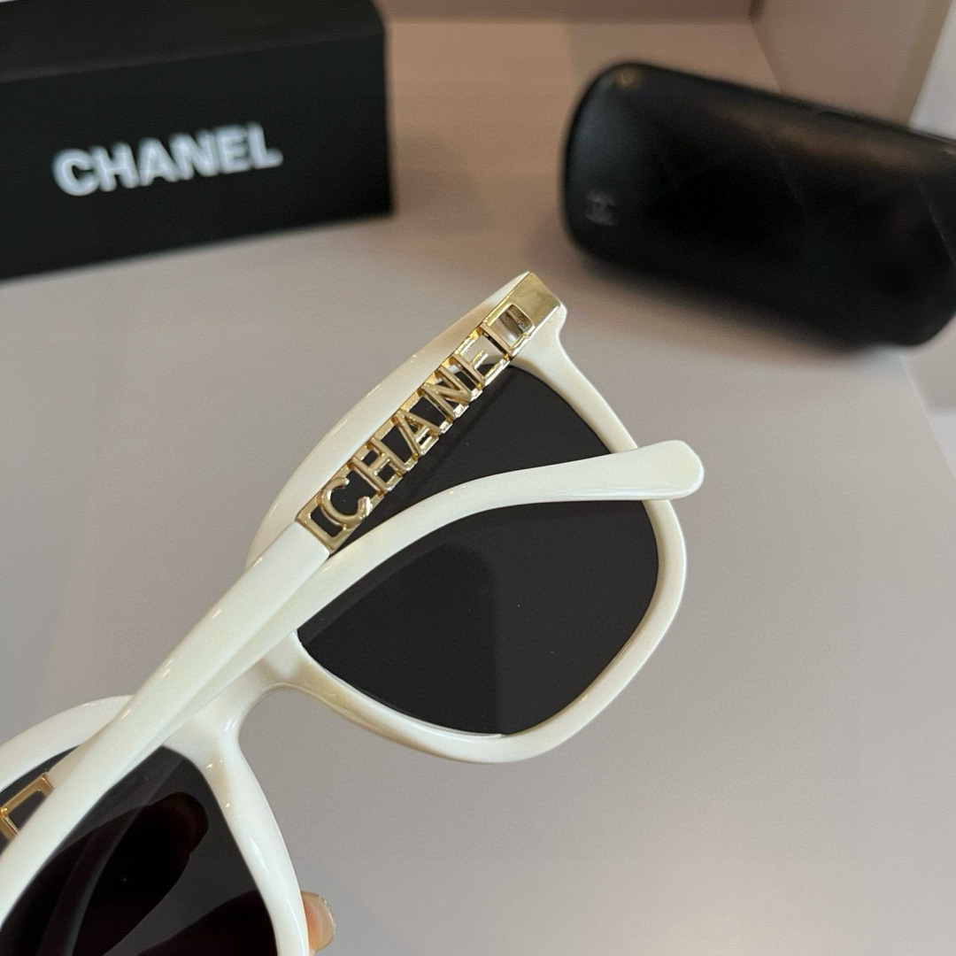💰120¥
CHANEL🔻2024官方早春新款，众多明星同款[色]香奈儿‼️‼️新款大框墨镜 ，🌈🌈宝丽来超清太阳镜