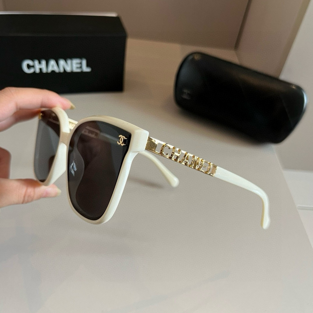 💰120¥
CHANEL🔻2024官方早春新款，众多明星同款[色]香奈儿‼️‼️新款大框墨镜 ，🌈🌈宝丽来超清太阳镜