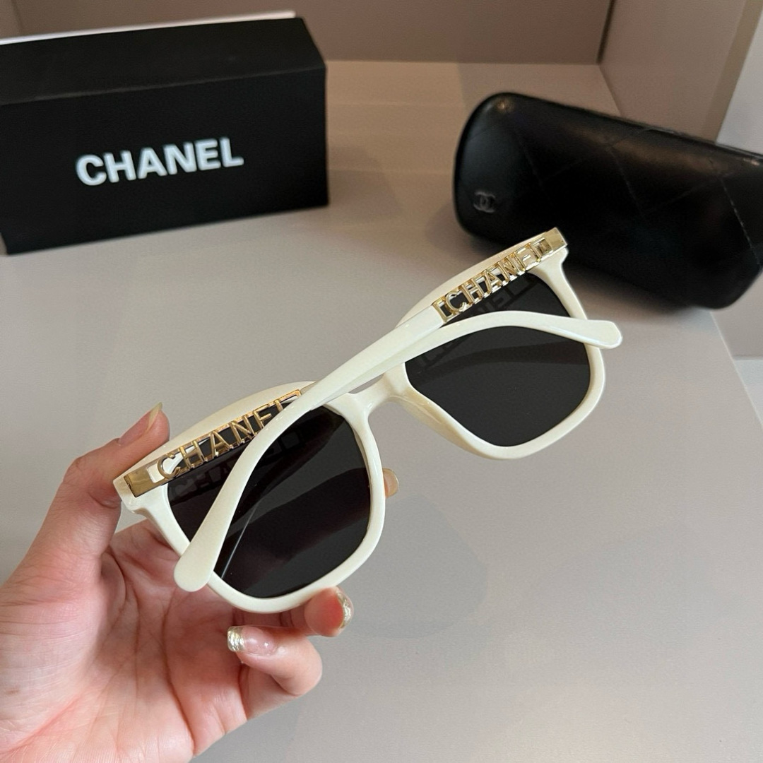 💰120¥
CHANEL🔻2024官方早春新款，众多明星同款[色]香奈儿‼️‼️新款大框墨镜 ，🌈🌈宝丽来超清太阳镜