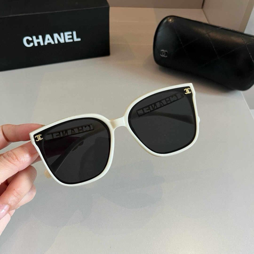 💰120¥
CHANEL🔻2024官方早春新款，众多明星同款[色]香奈儿‼️‼️新款大框墨镜 ，🌈🌈宝丽来超清太阳镜
